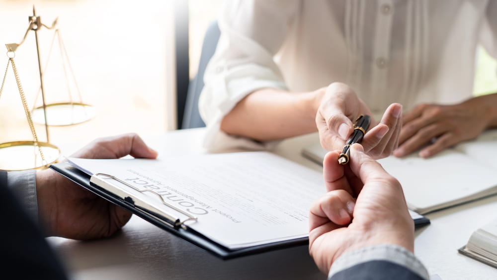 contract drafting and review lawyer